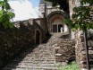 Escalier et porche de l'église de Thines